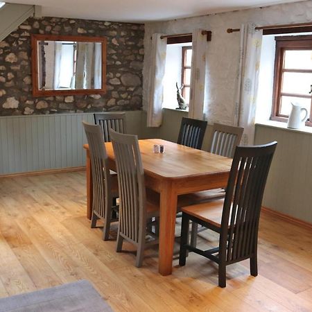 Pullman Cottage - The Culm Valley Inn Culmstock Екстериор снимка