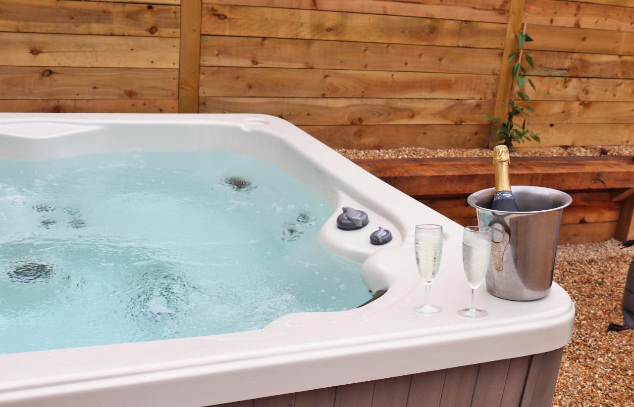 Pullman Cottage - The Culm Valley Inn Culmstock Екстериор снимка