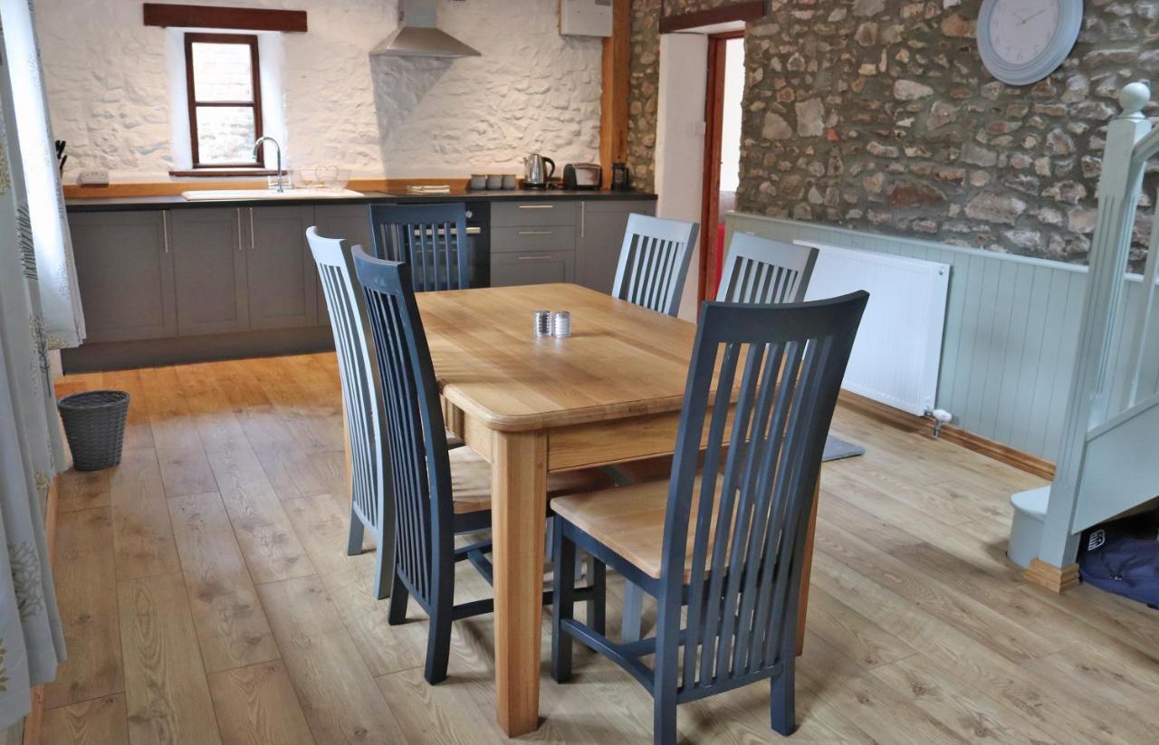 Pullman Cottage - The Culm Valley Inn Culmstock Екстериор снимка
